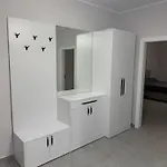Gray & White Escape - * Shkodër