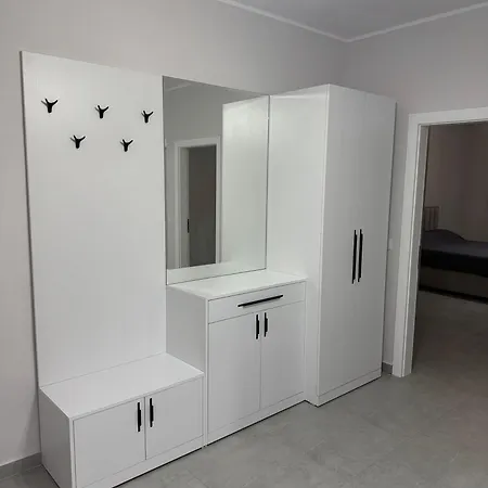 Gray & White Escape - * Shkodra