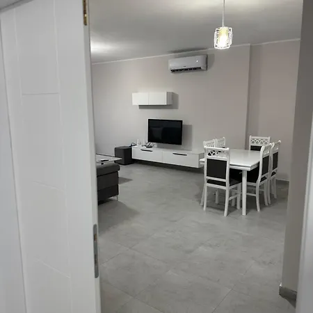 Apartment Gray & White Escape - Shkoder