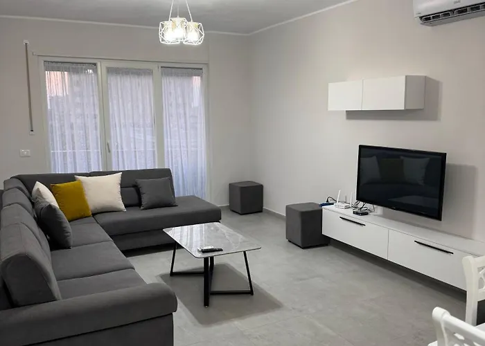 Gray & White Escape - * Shkodër