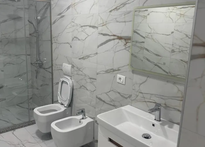 Gray & White Escape - * Shkodër